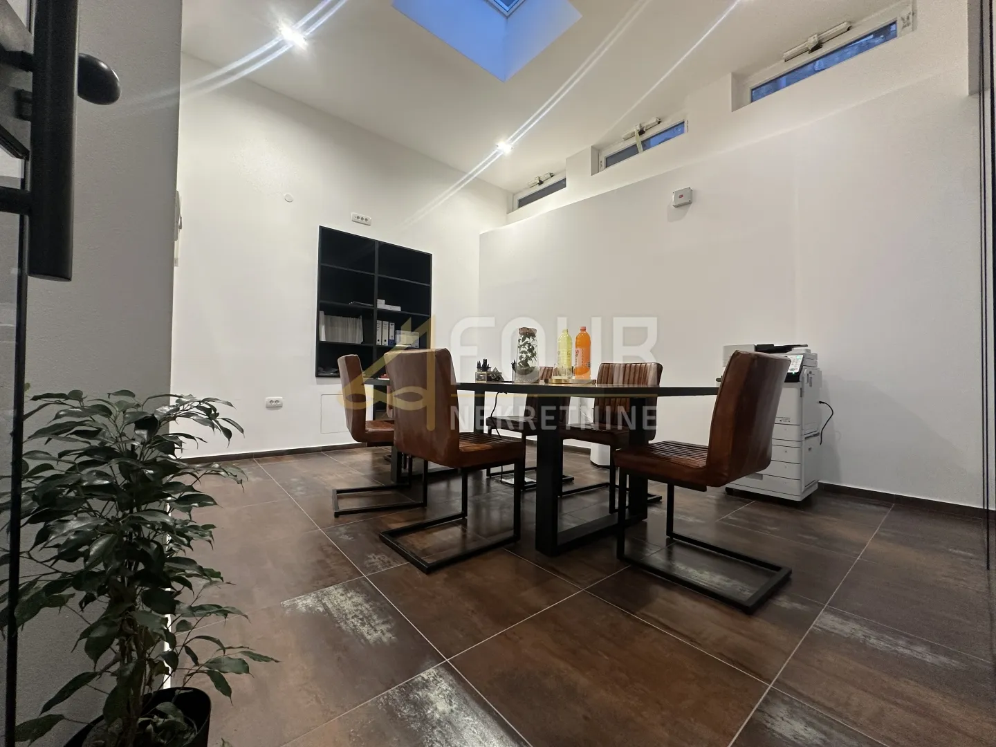 Rijeka, Centar, adaptirani poslovni prostor, 57m2, SAMO KOD NAS!