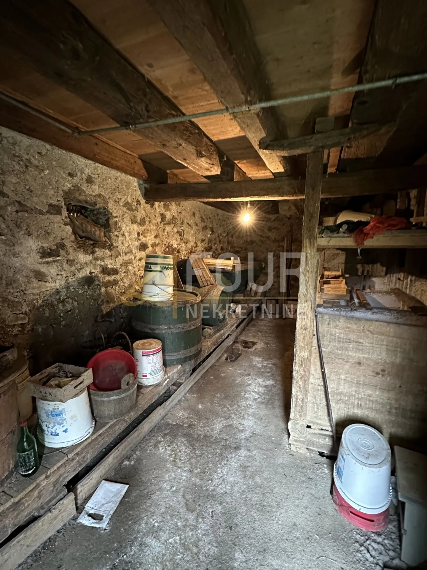 gorski kotar, brod moravice, samostojeća kuća 120m2, okućnica - slika 17