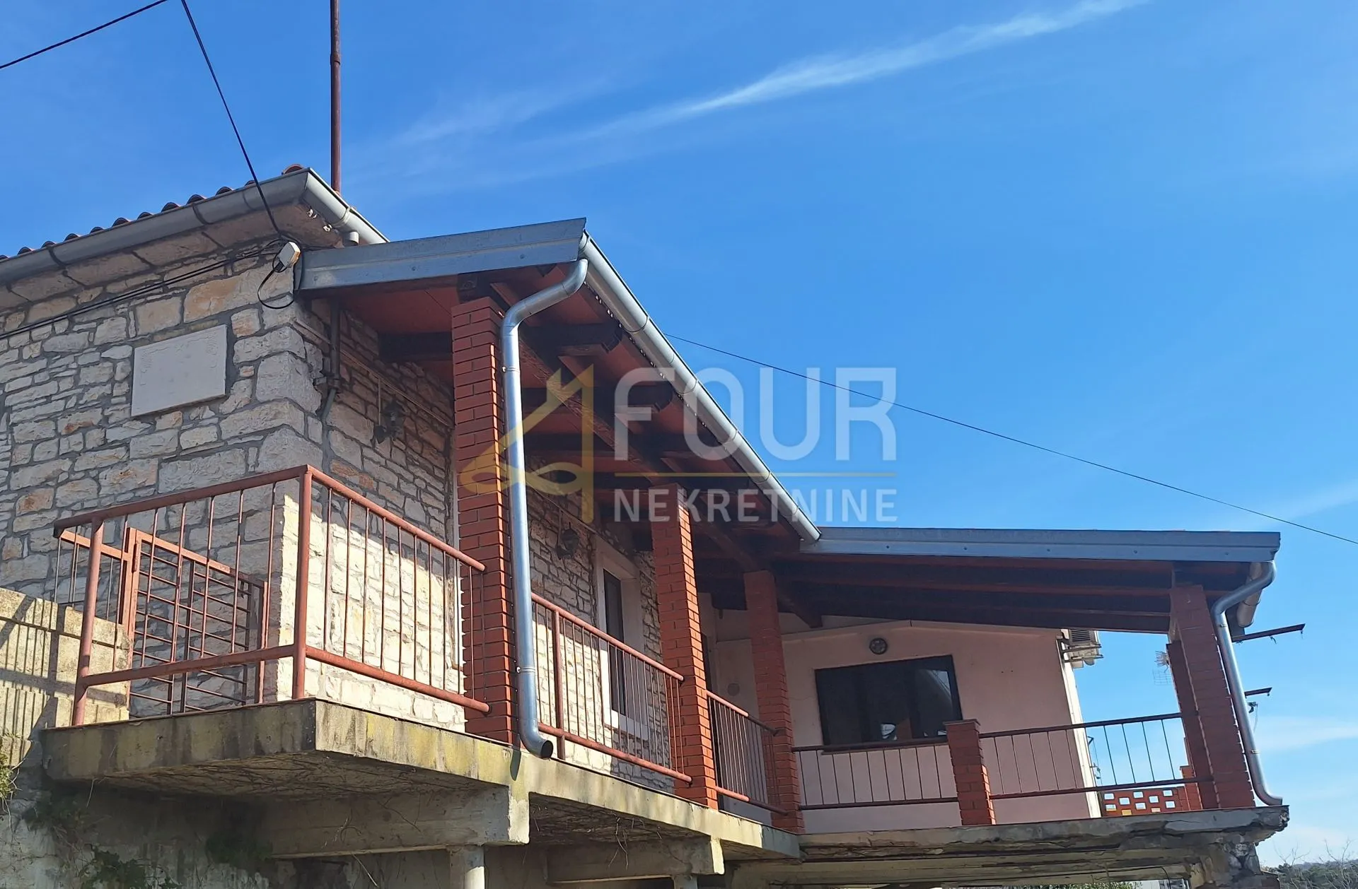 Istra, Buje, u naravi kamena kuća, 85.50m2