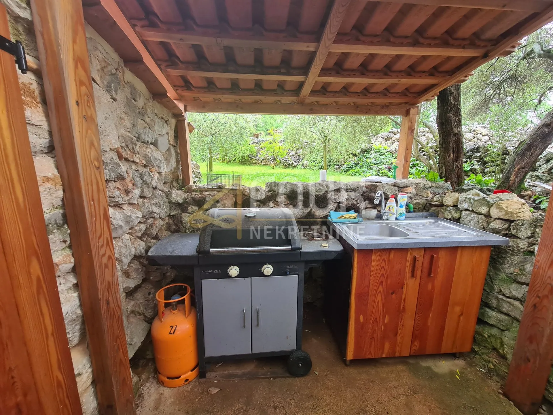 otok krk, malinska, adaptiran kameni objekt s prekrasnom okućnicom - slika 11