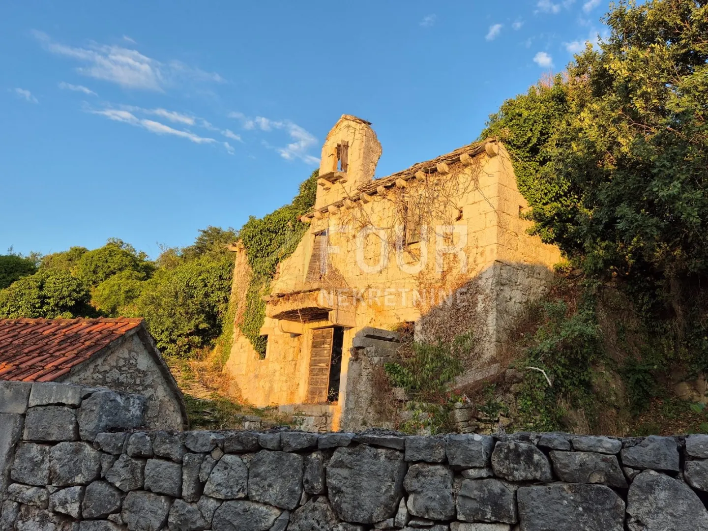 otok brač, nerežišće, stara kamena kuća 122m2 - slika 2