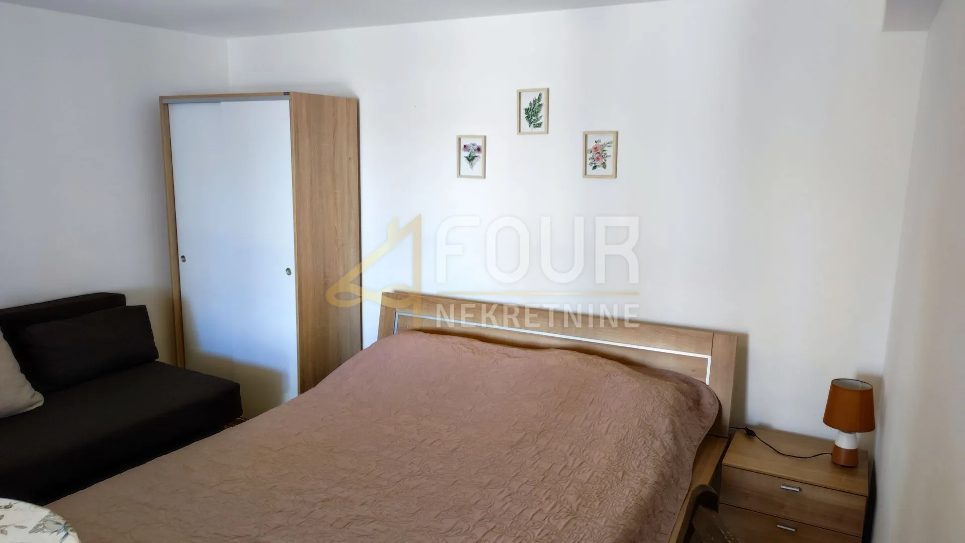 jadranovo, samostojeća kuća s 3 apartmana - slika 15
