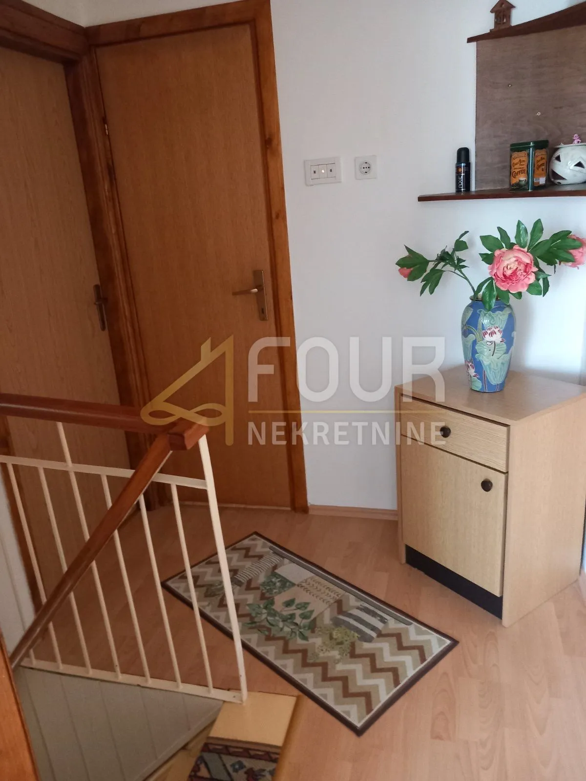 istra, pula, kuća s garažom, dodatnim apartmanom i dvorištem - slika 27