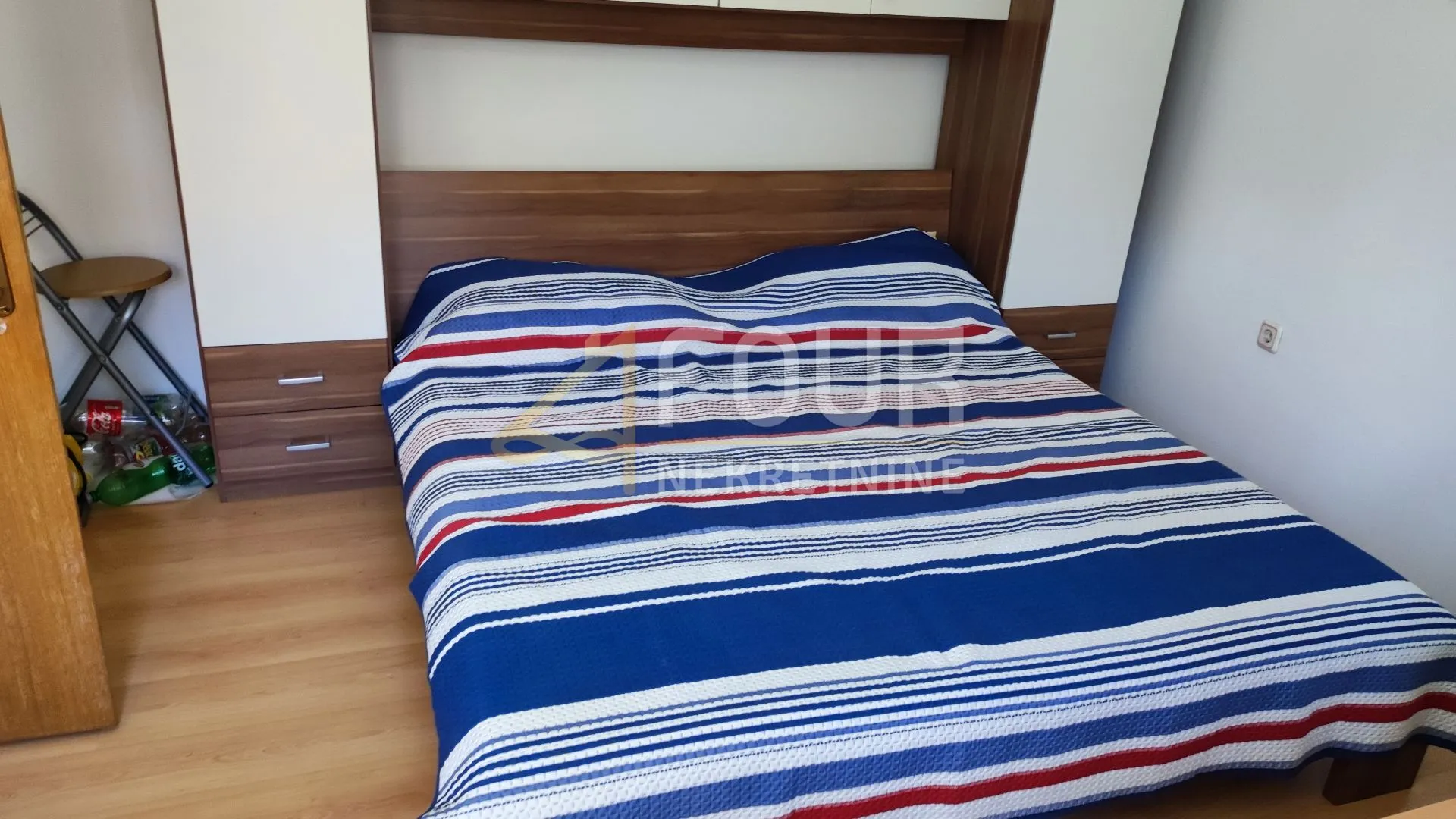 jadranovo, samostojeća kuća s 3 apartmana - slika 11