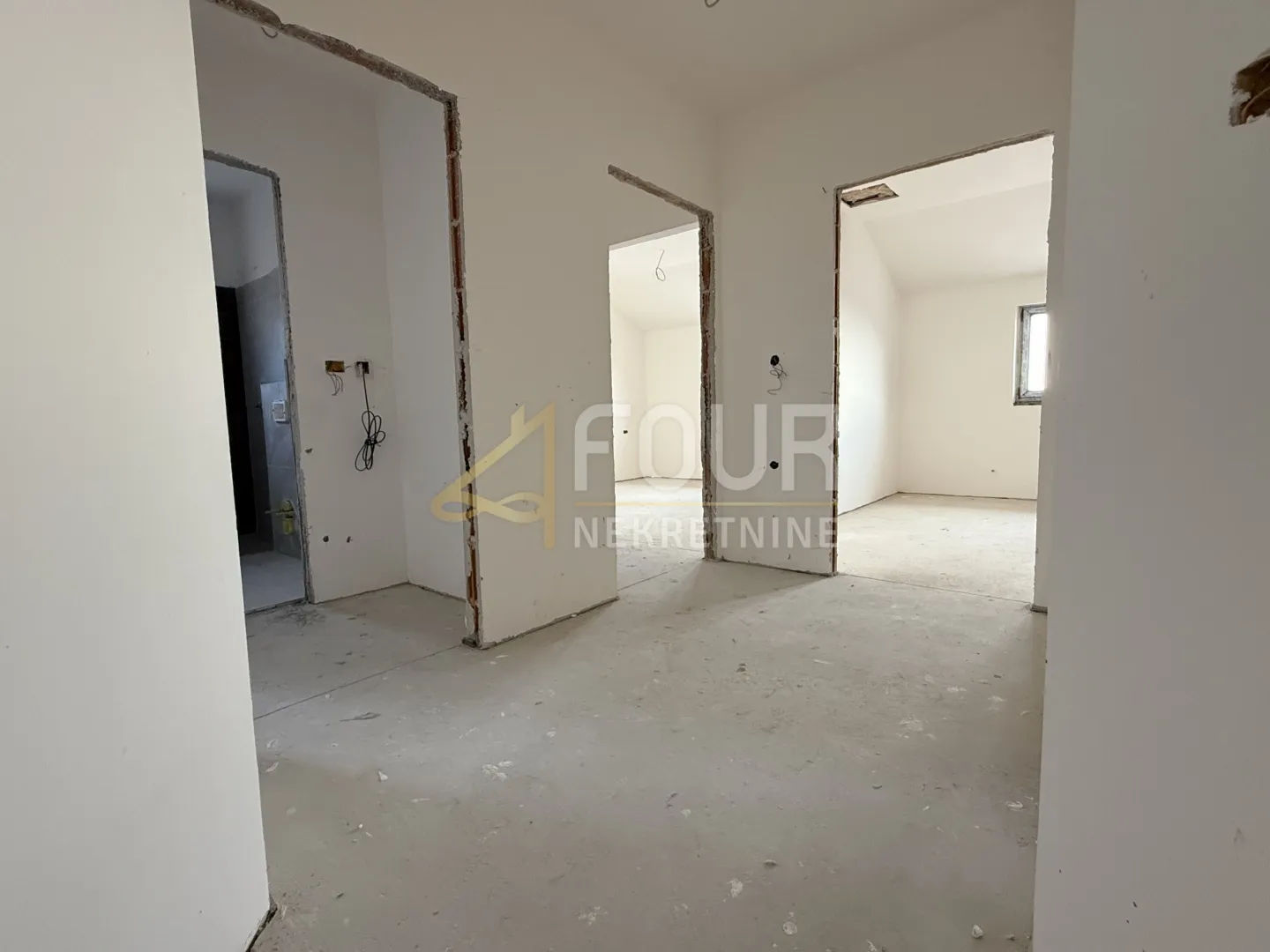 poljane, samostojeća kuća s bazen, 300m2 - slika 7