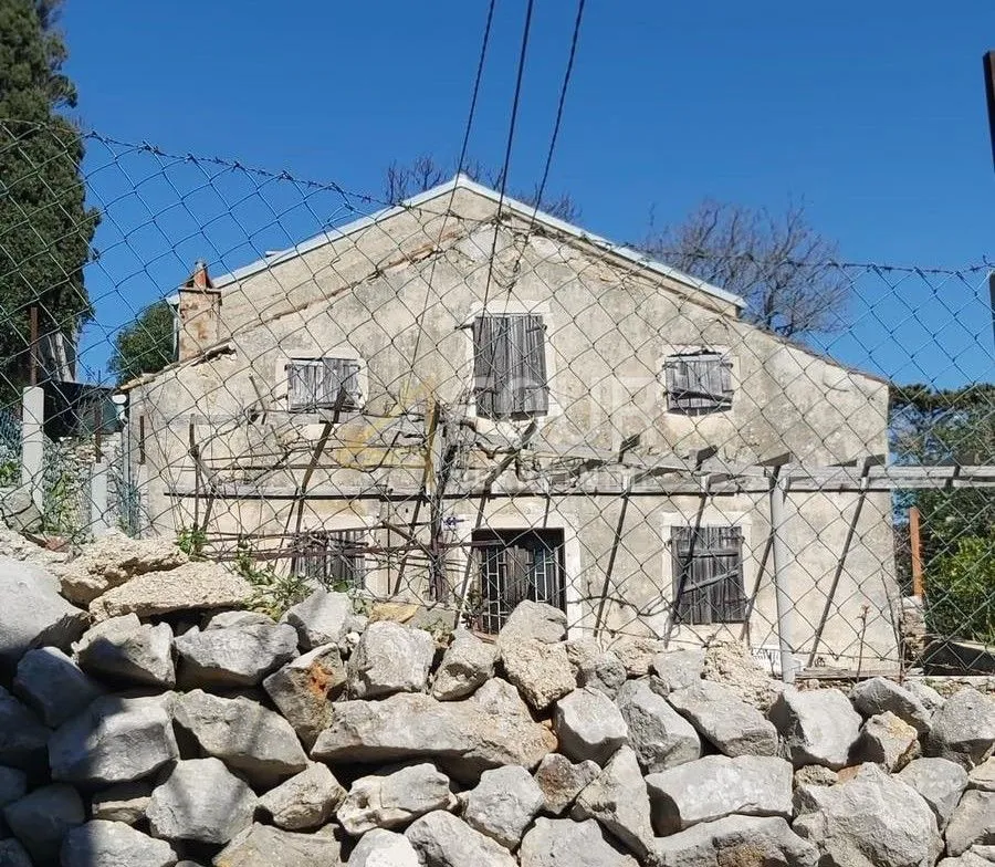 Mali Lošinj - stara jezgra, kuća + pomoćni objekt, dvorište