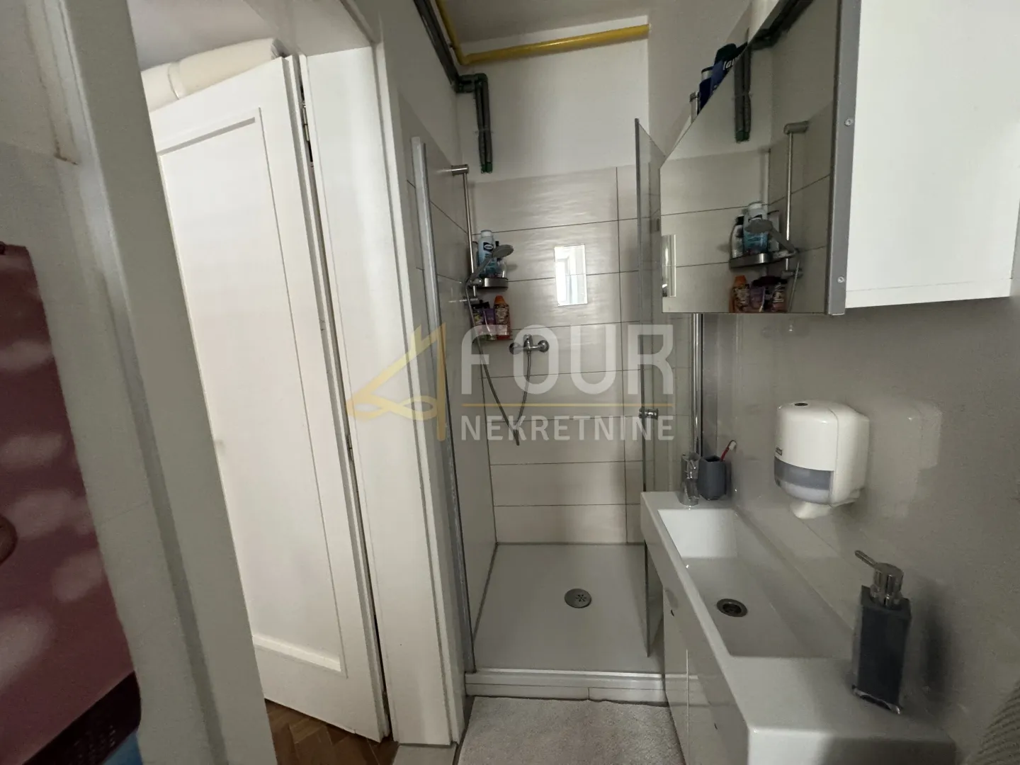 istra, pula - centar, 95.47m2 u naravi 3 apartmana - slika 15