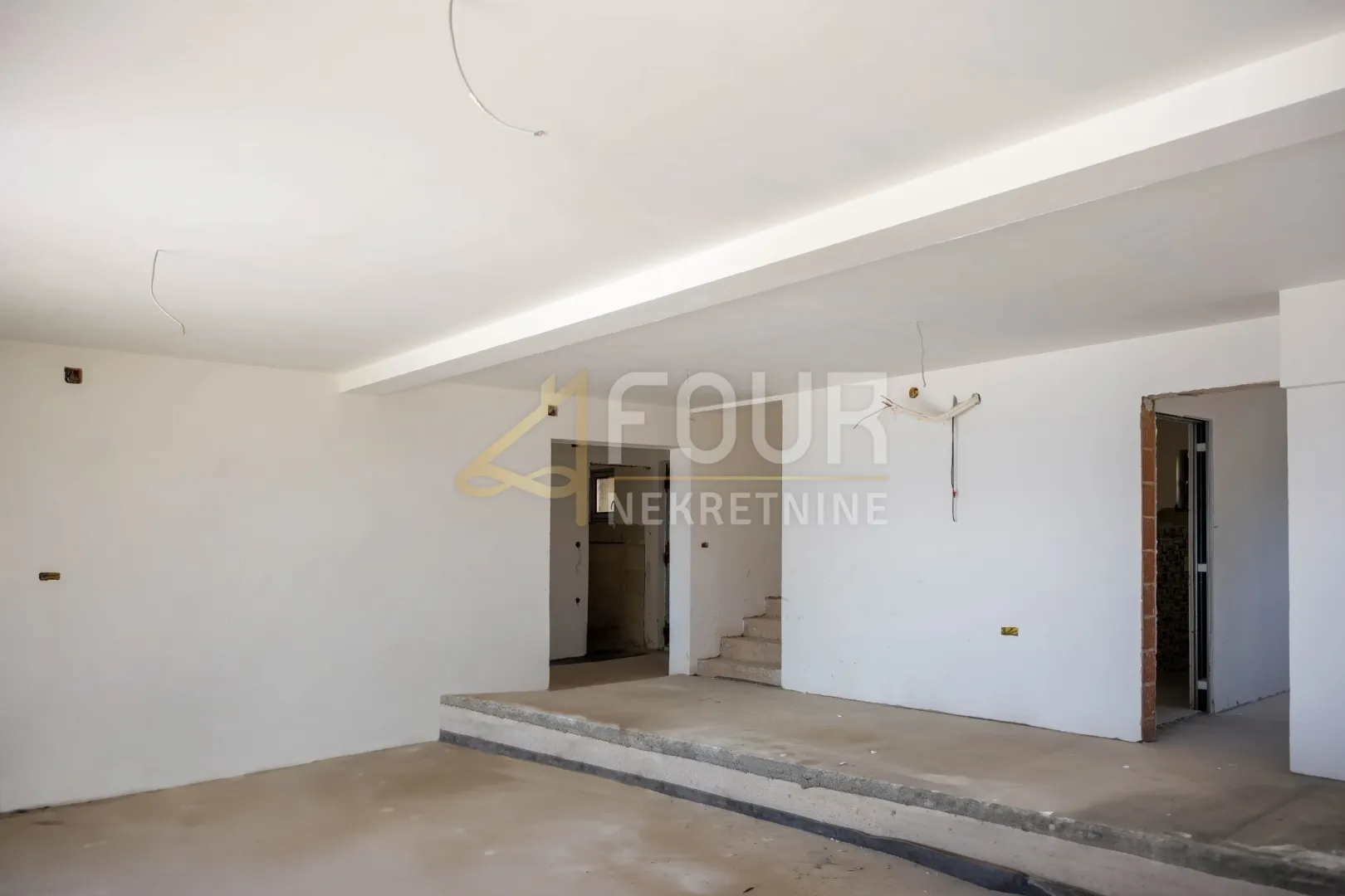 poljane, samostojeća kuća s bazen, 300m2 - slika 6