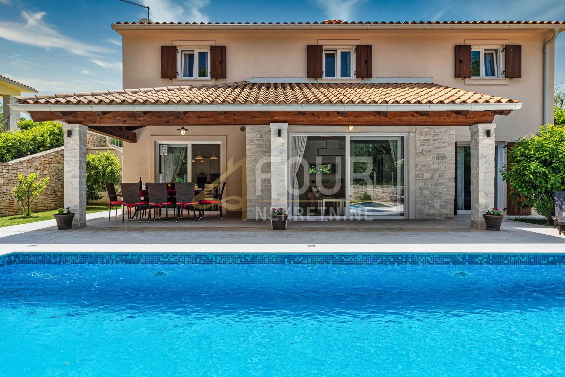 Istra, Labin, villa s grijanim bazenom i uređenom okućnicom
