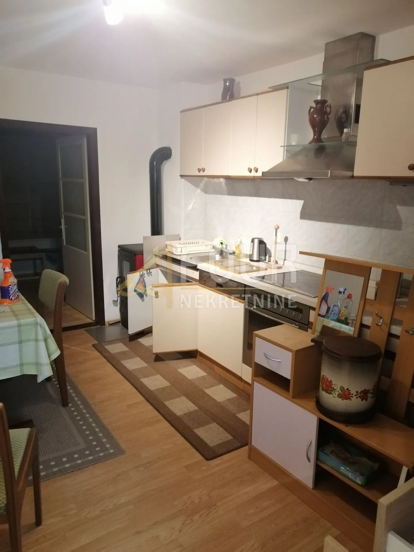 gorski kotar, brod na kupi, kuća 400m2 s velikom okućnicom - slika 9
