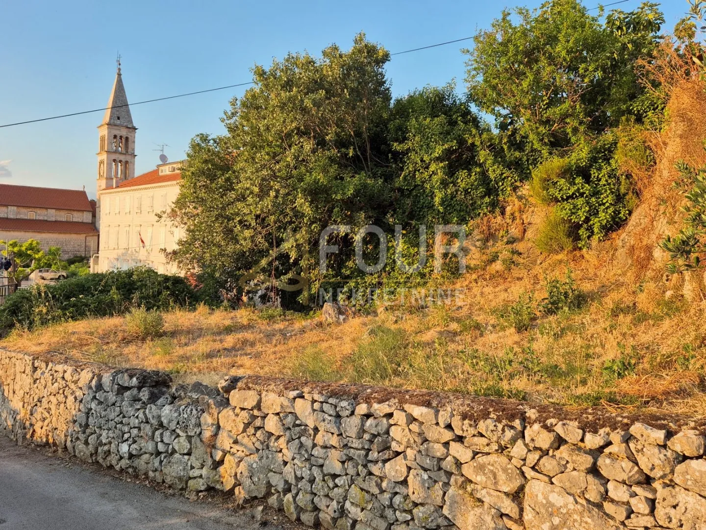 otok brač, nerežišće, stara kamena kuća 122m2 - slika 4