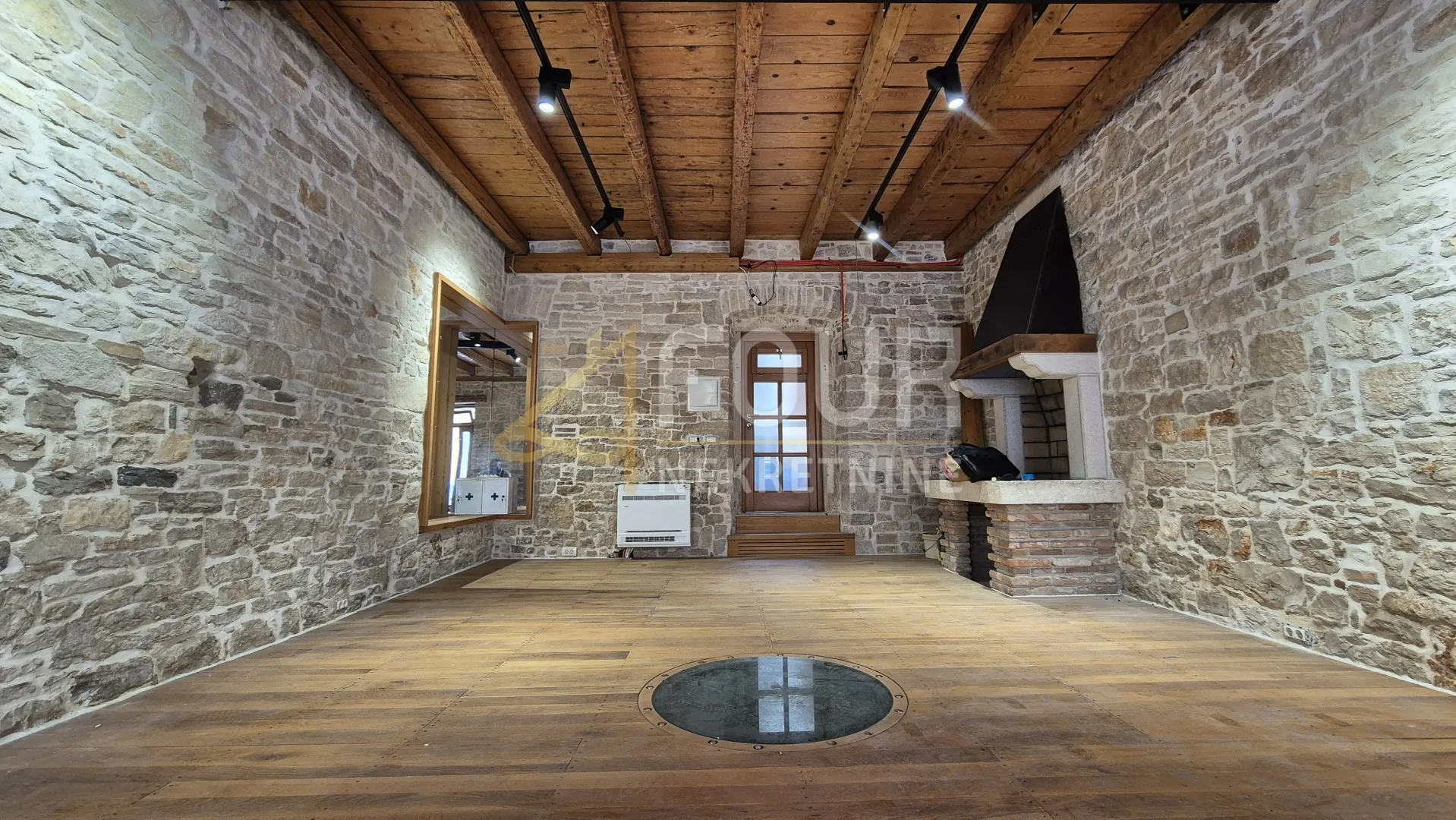 Zakup, Pula, Centar, poslovni prostor, 36.30m2