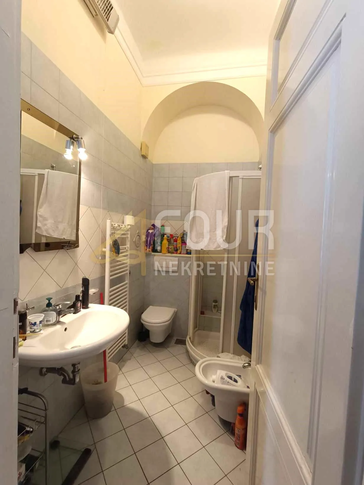 opatija, 120.46m2, u naravi dva stana, 3 balkona - slika 12
