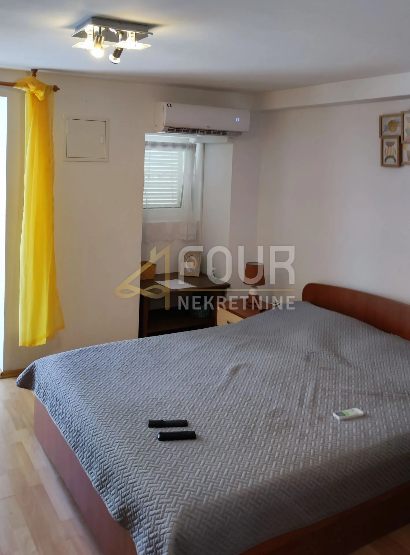 jadranovo, samostojeća kuća s 3 apartmana - slika 18