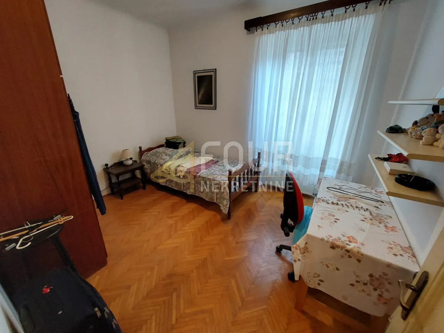 mali lošinj - centar, dvije kamene starine blizu mora - slika 13