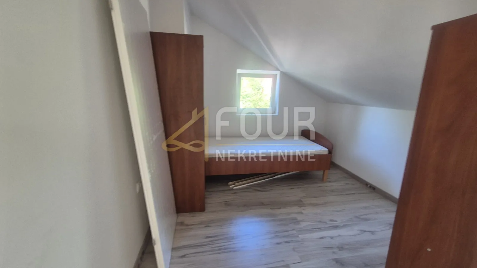 klana, etaža - u naravi 140m2 2 stana - slika 17