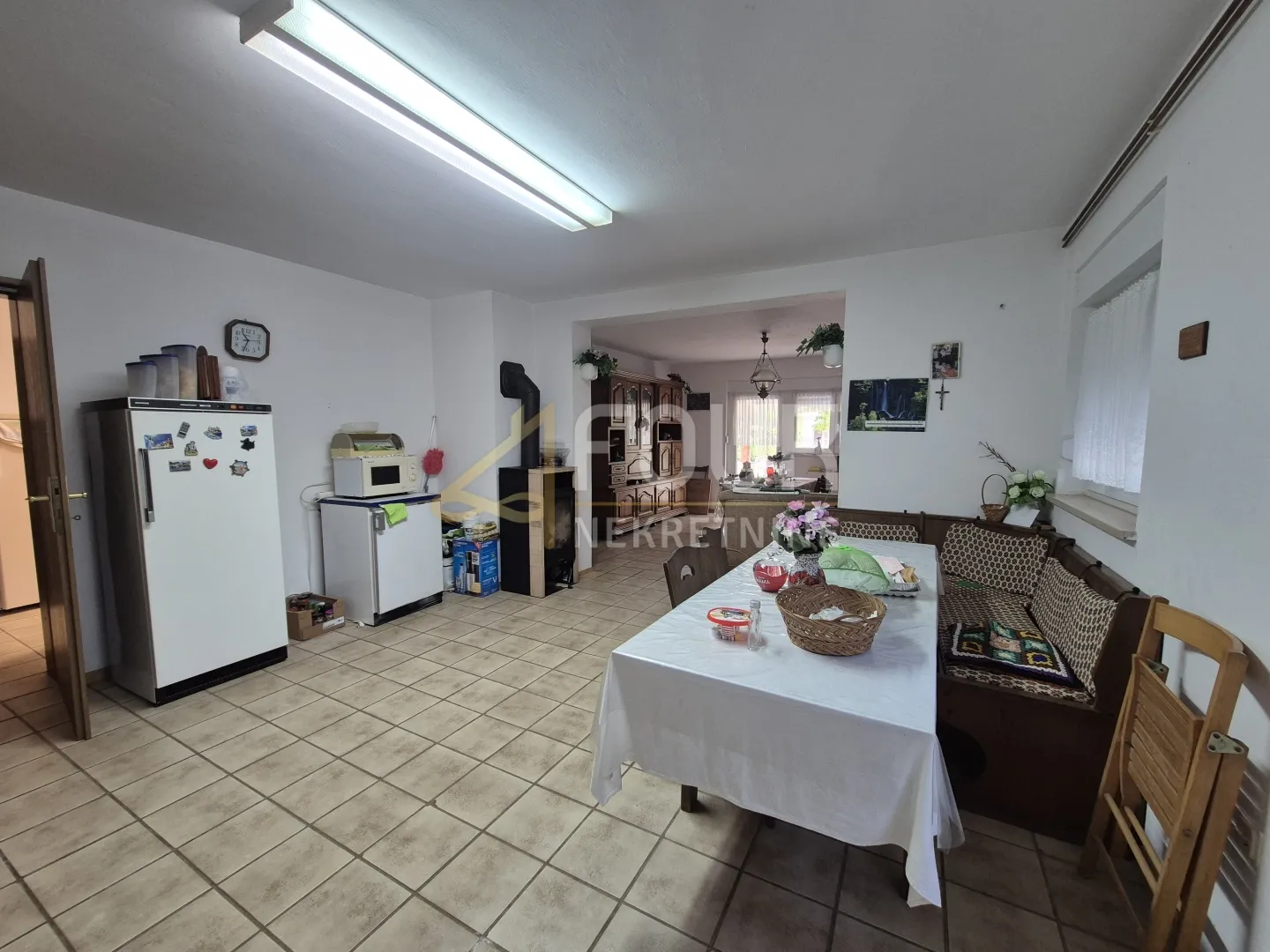 otok krk, dobrinj - okolica, kuća s 4 stana, garaža, velika okućnica - slika 15