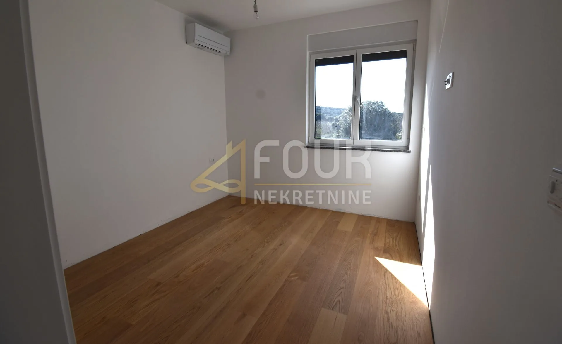 istra, banjole, novogradnja, 100m2, 3s+db, terasa, okućnica - slika 9