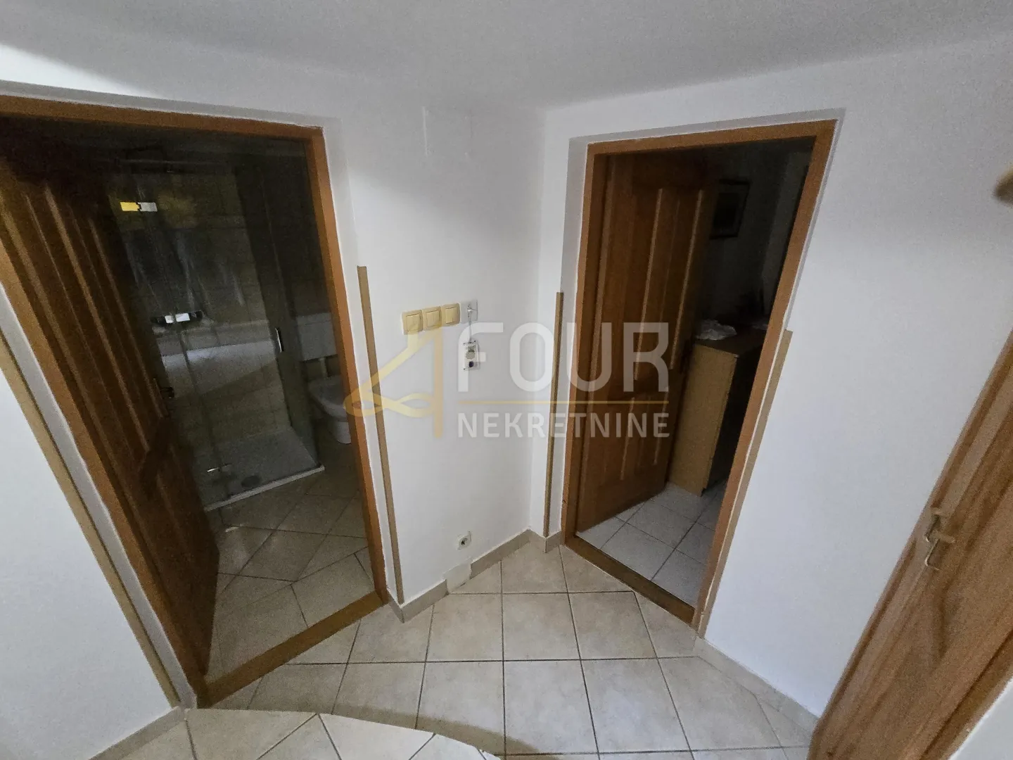 otok cres, adaptirana kuća u starom gradu, 70m od mora! - slika 10