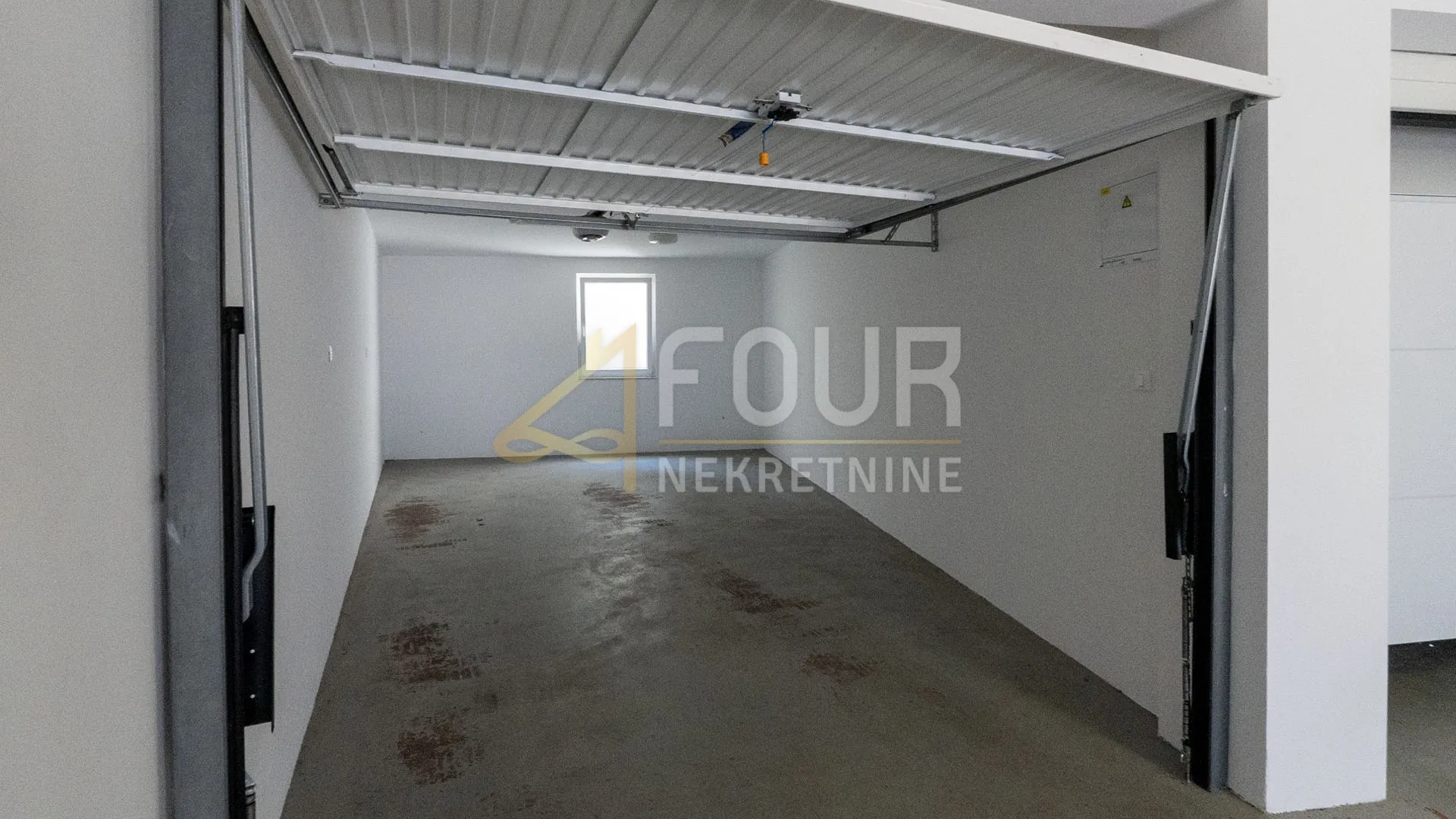 istra, rovinj, luksuzni dvoetažni penthouse, garaža, 100m od mora i plaže - slika 29