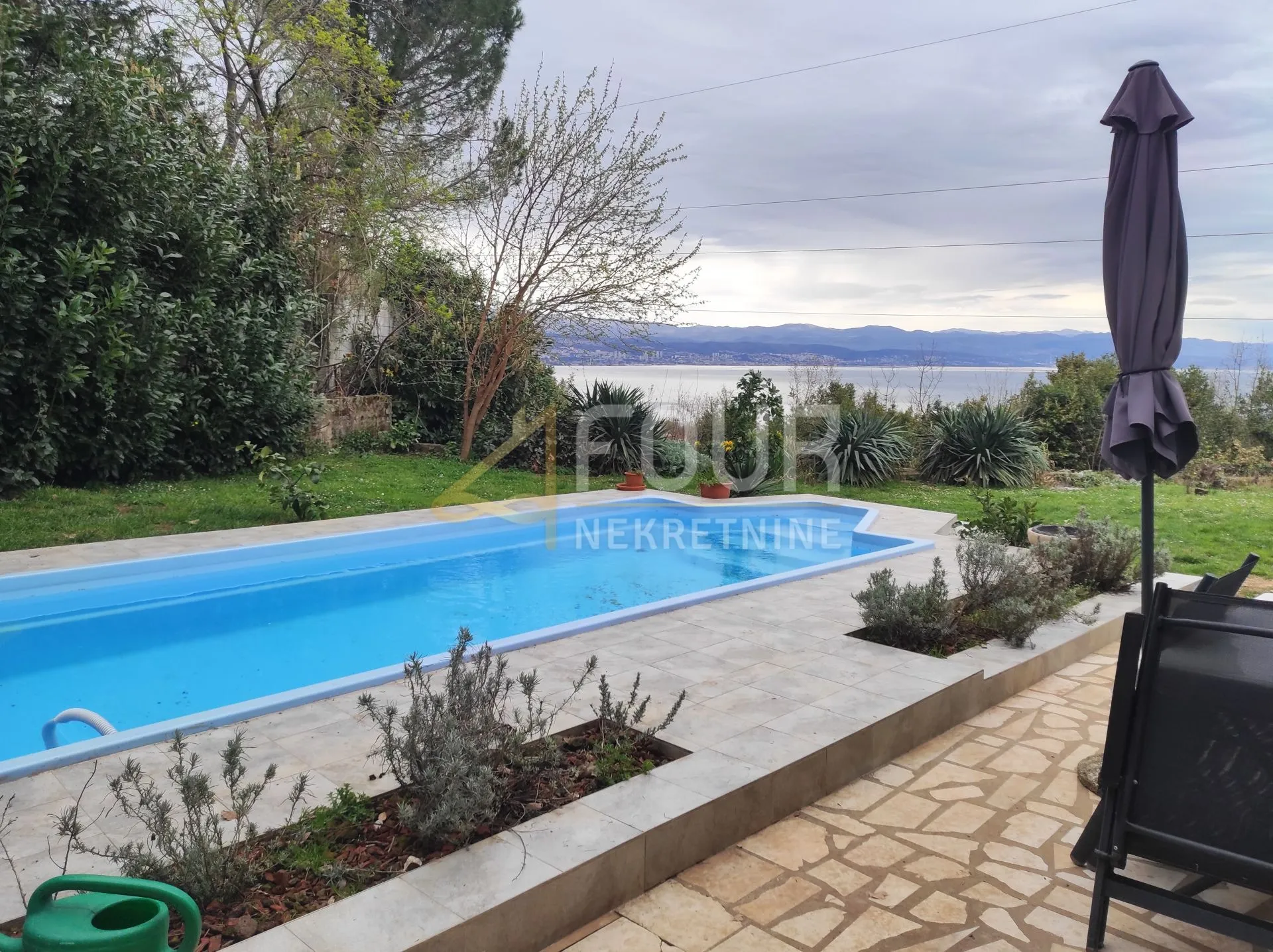 Opatija, Ika, 89.10m2, u naravi 2 stana - Ika, Opatija