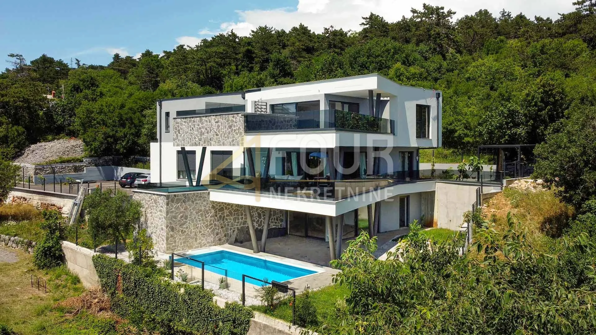 Rijeka, Kozala, novogradnja, luksuzna etaža s bazenom, 98.37m2, 3s+db, pogled na more