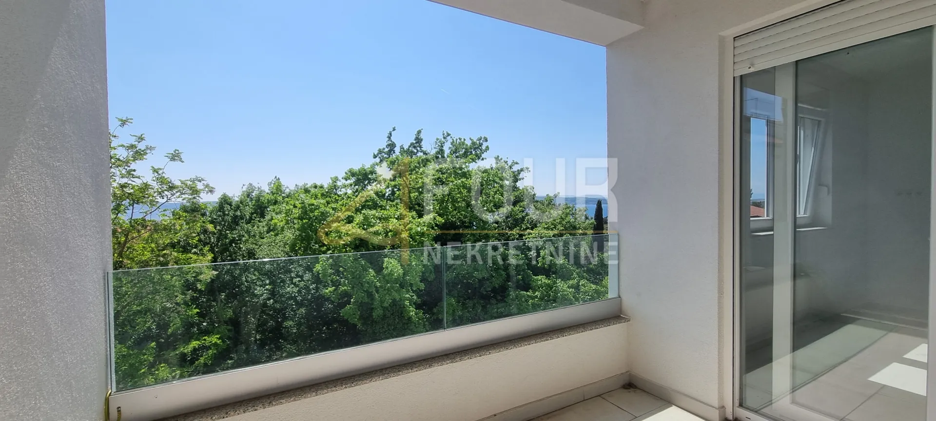 Crikvenica, novogradnja, 54.68m2, 2s+db, lođa, pogled na more