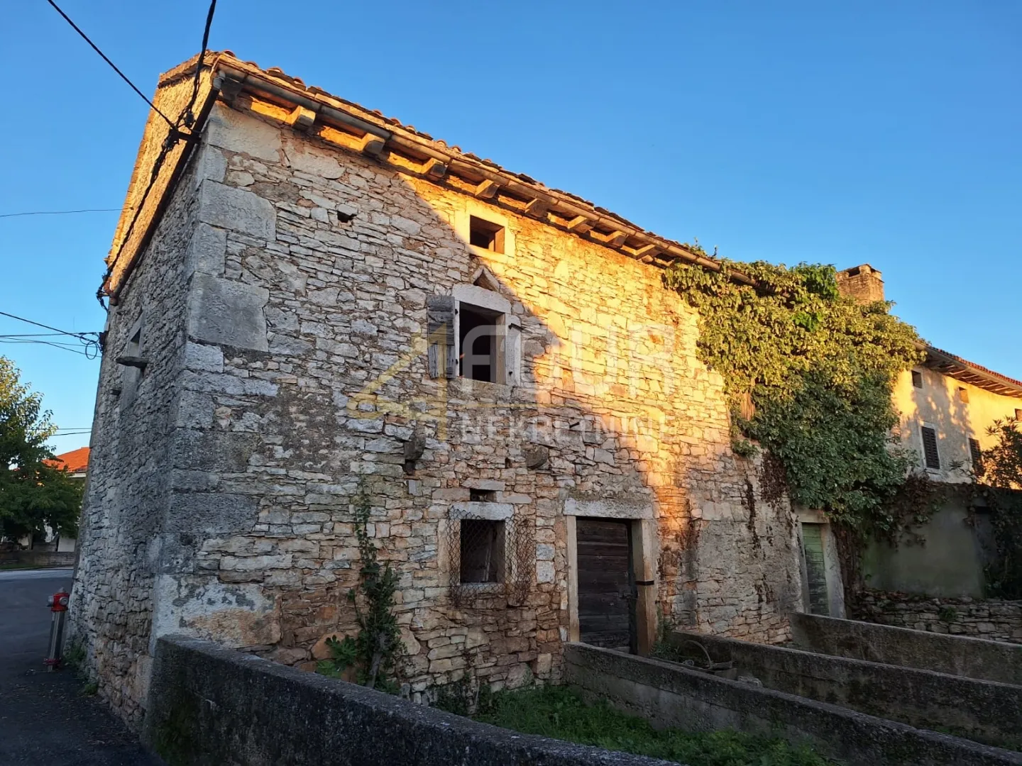 Istra, Marčana, Filipana, kamena ruševina u nizu - Filipana, Marčana
