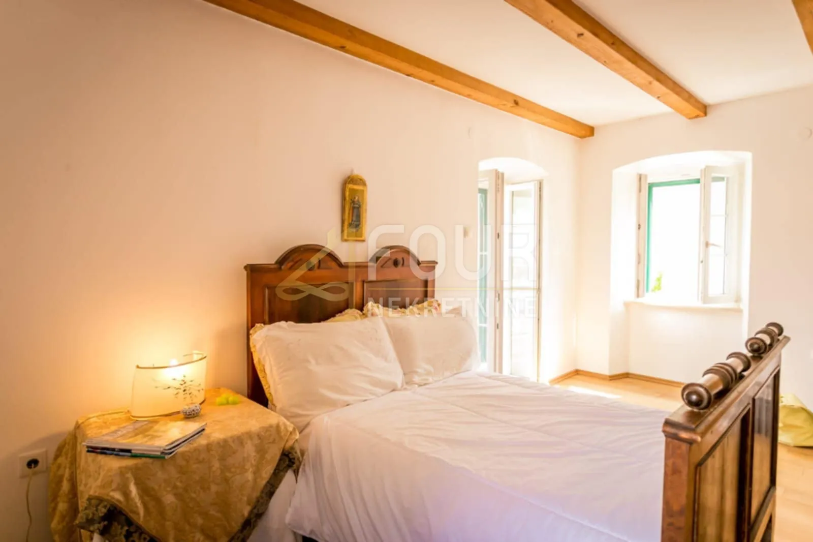 otok cres, beli, šarmantna samostojeća kuća 285m2 - slika 10