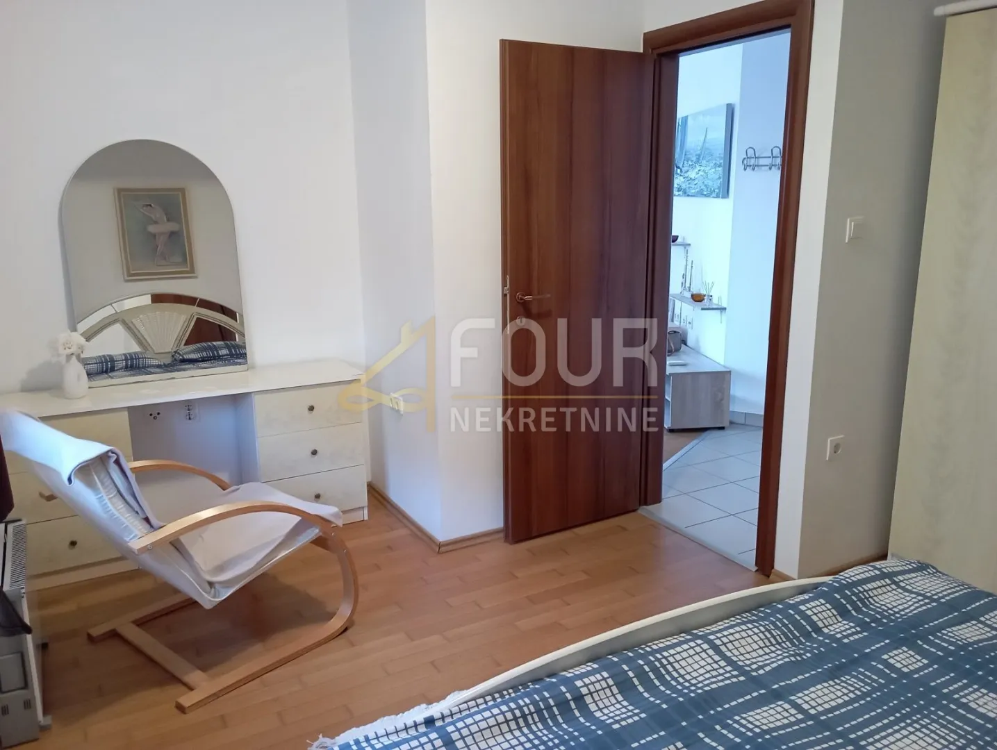 otok krk, grad krk, 42.68m2, 1s+db, terasa i vrt 45.50m2 - slika 10