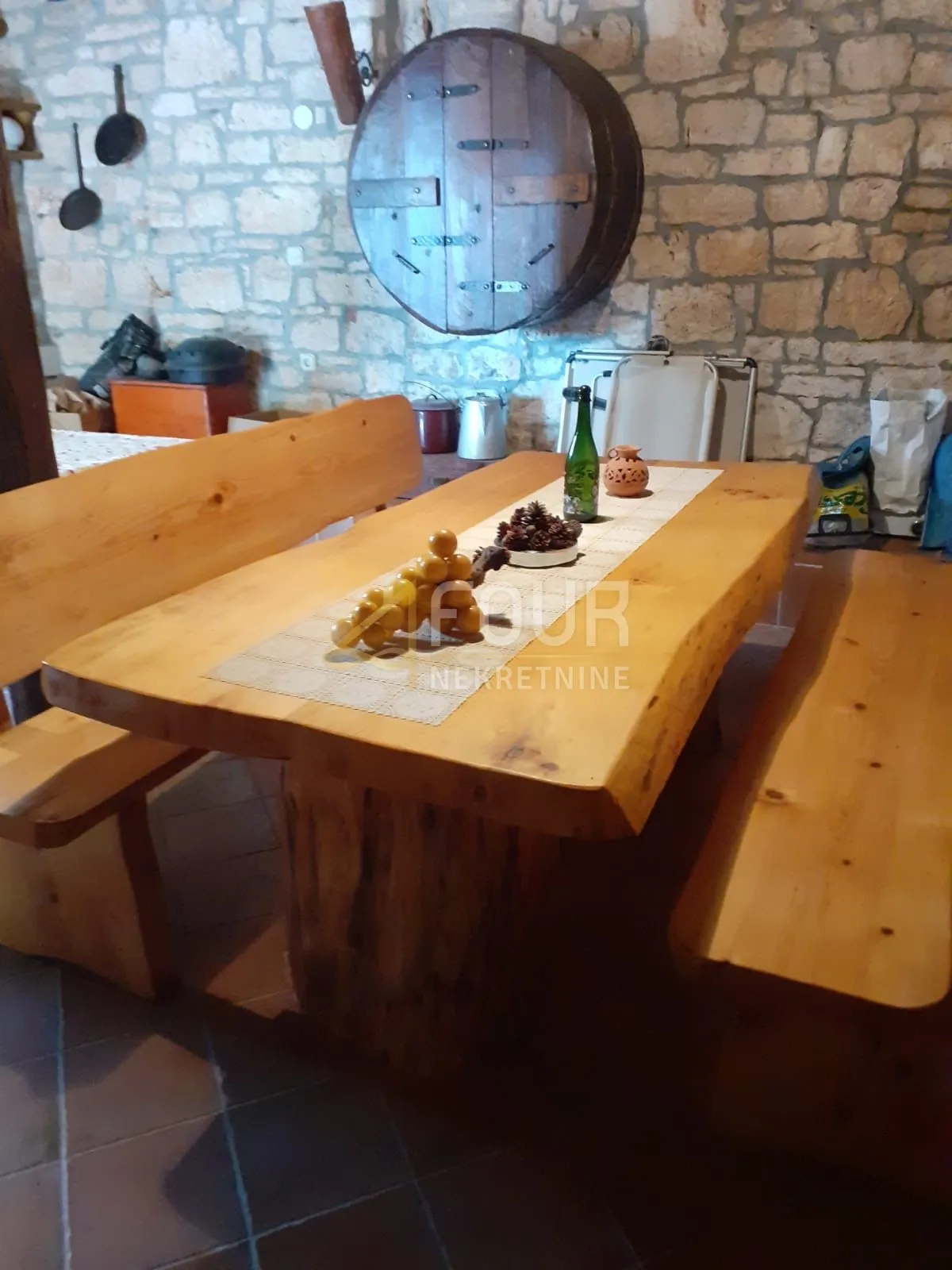 istra, višnjan, dvije kuće, vanjski bazen, garaže, okućnica - slika 23