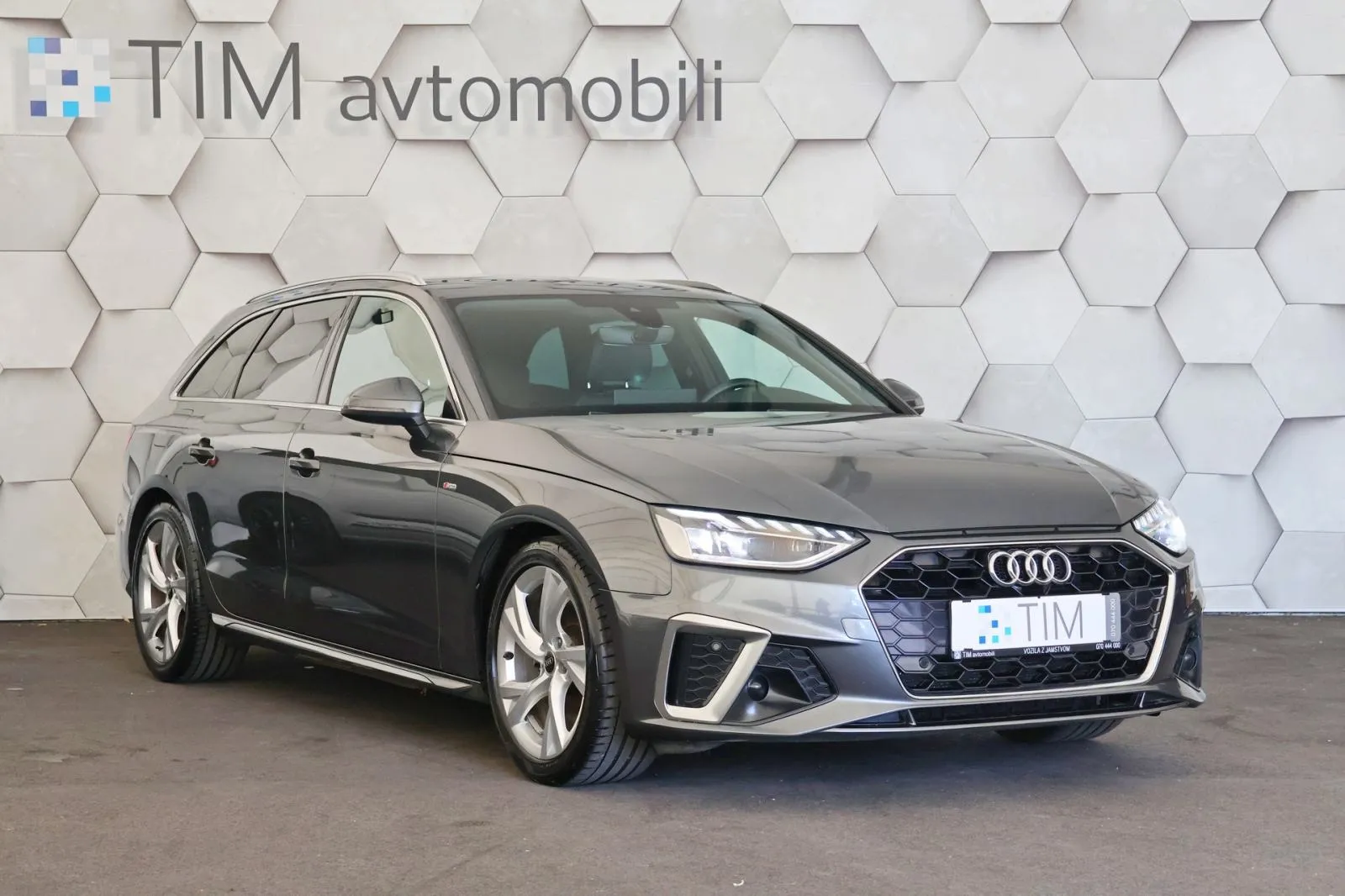 audi a4 avant 35tdi s-tronic s-line full led virtual dab kamera - slika 2