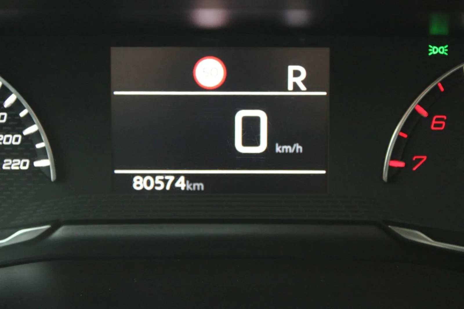peugeot 2008 1.2 puretech automatik allure *led, navigacija* - slika 22