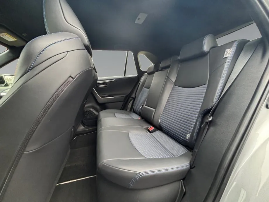 toyota rav4 2,5 hev style tech - slika 14