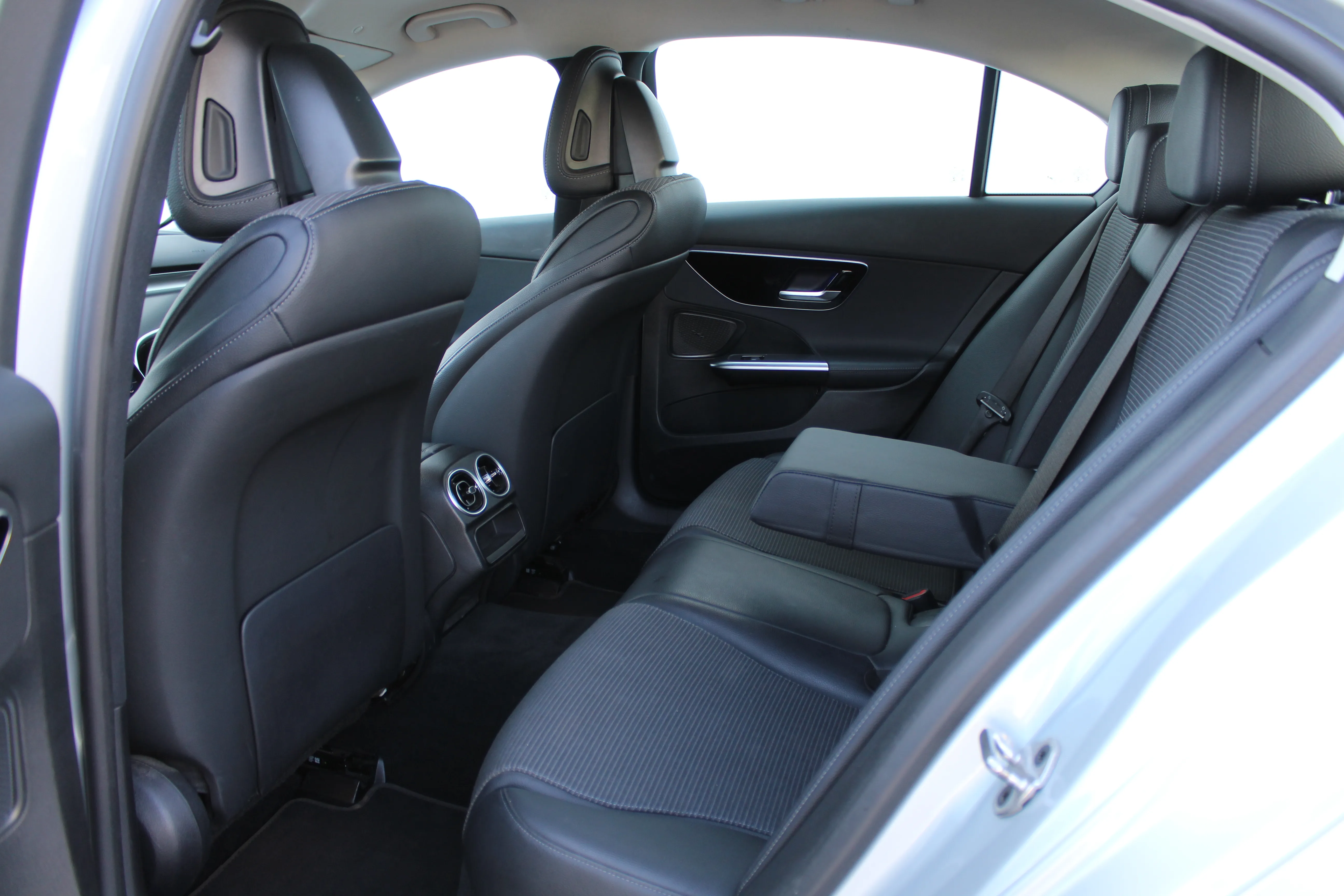 13123 mercedes-benz c 220 d avantgarde aut. - slika 11