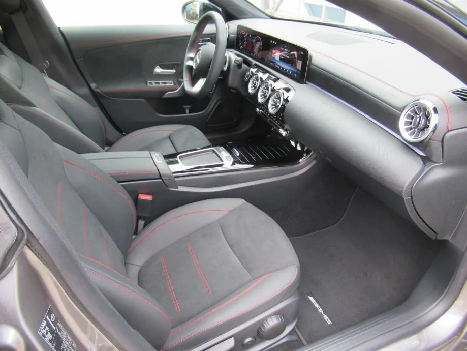 mercedes-benz cla 200 d amg/night/panorama/multibeam led/keyless/19'' - slika 11