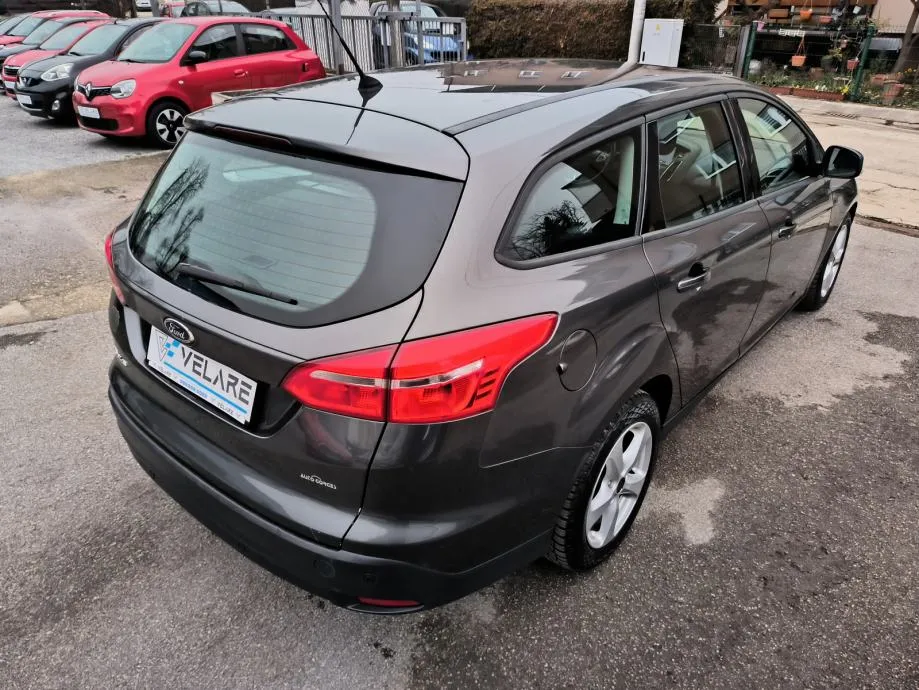 ford focus 1.5 tdci 105 ks, v. servis, jamstvo, reg. 1 godinu - slika 9