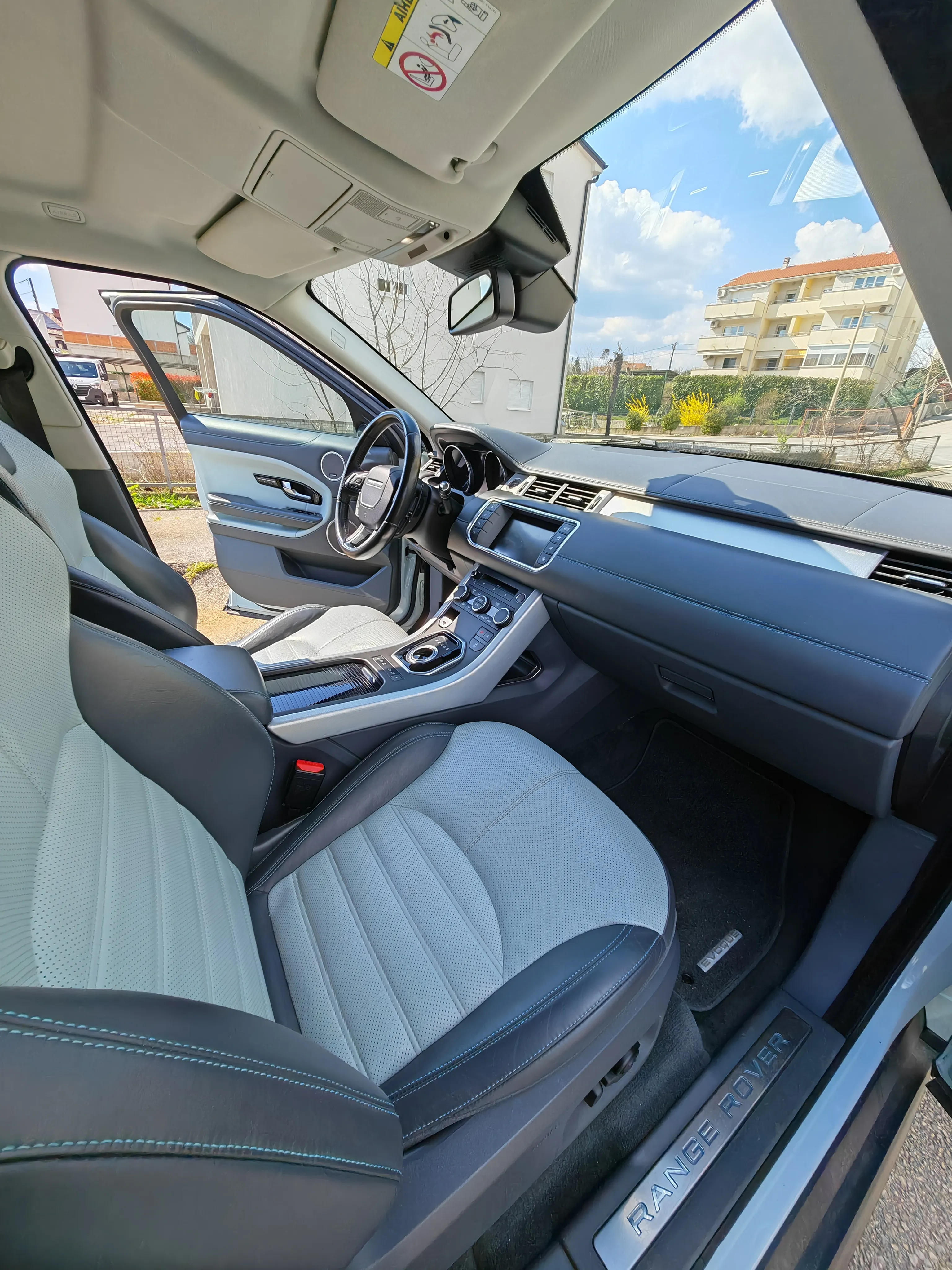 range rover evoque hse dynamic automatik - slika 19