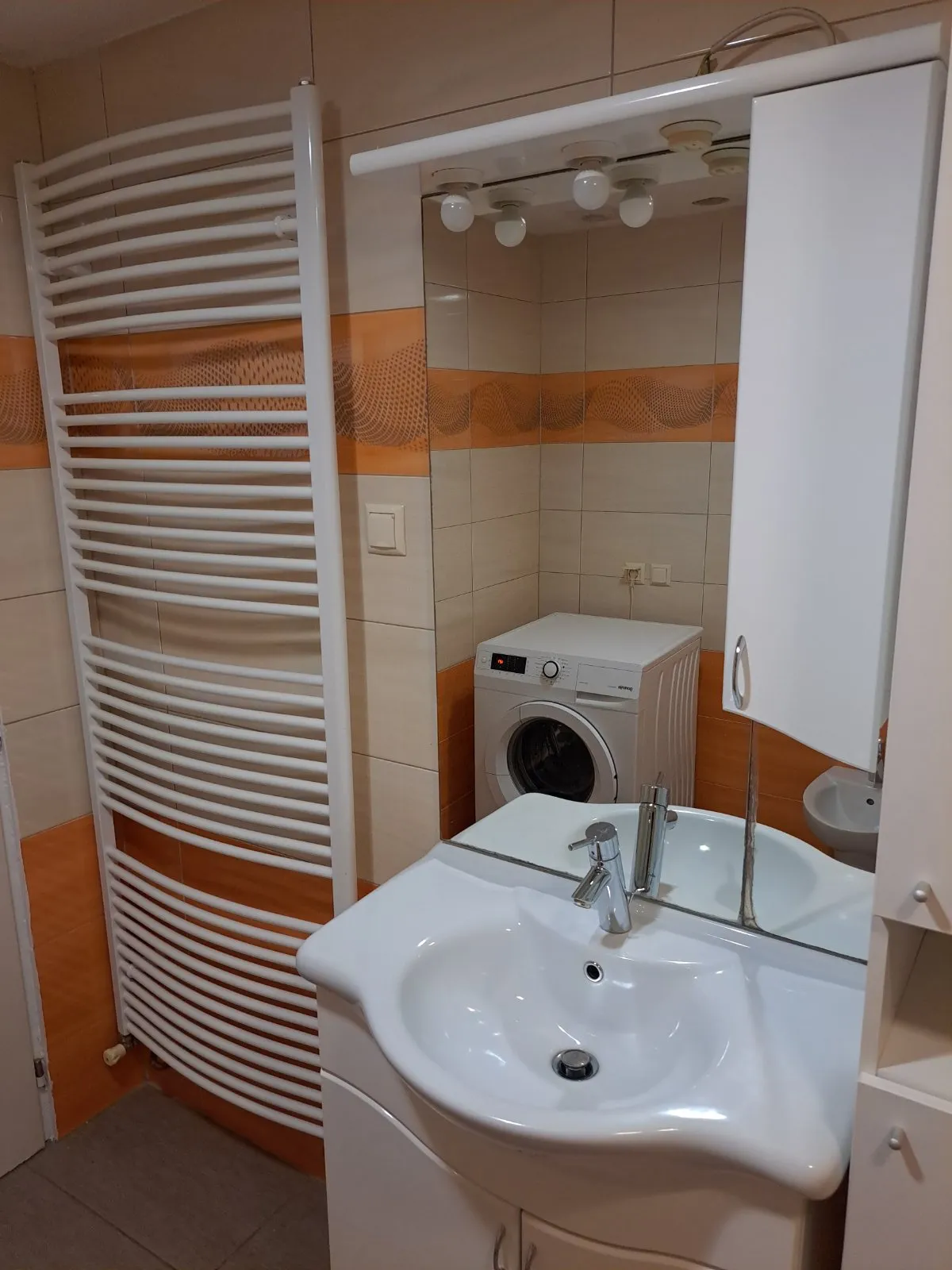 iznajmljujem potpuno uređen i opremljen stan 70m2 u centru bjelovara - slika 6