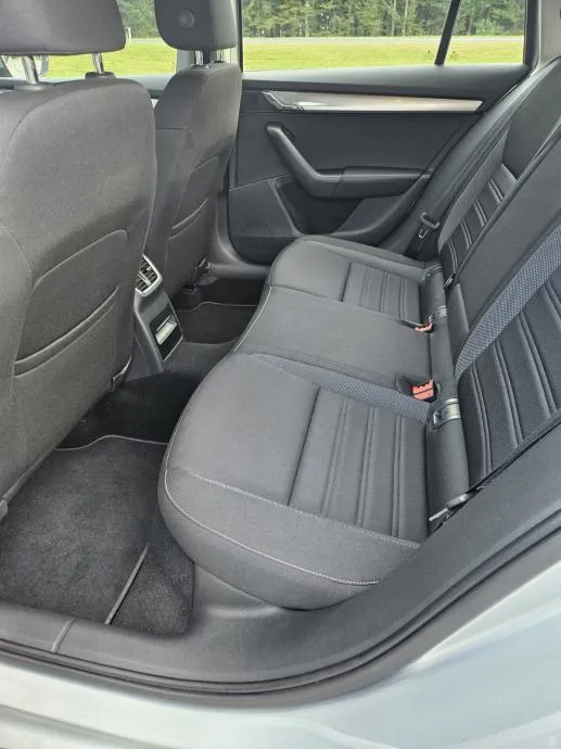 škoda octavia combi 1,6 tdi dsg - slika 12