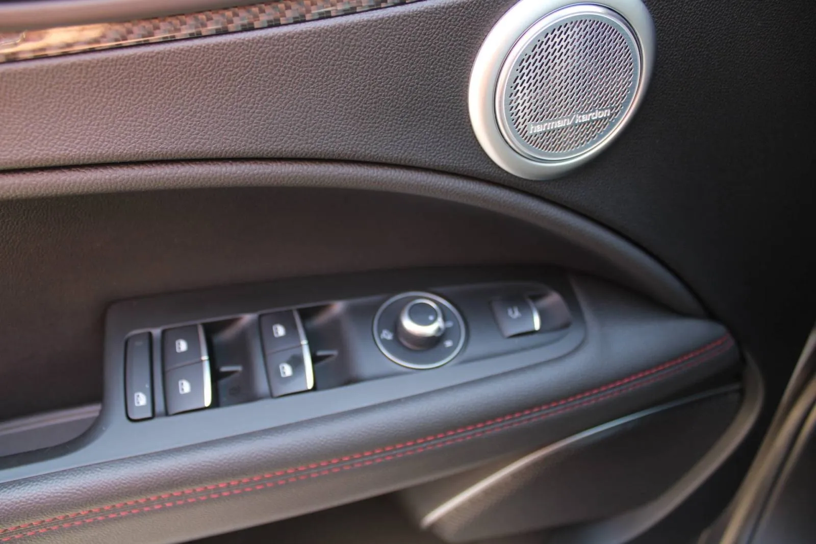 alfa romeo stelvio 2.9 v6 q4 quadrifoglio *panorama, harman kardon, ka - slika 16