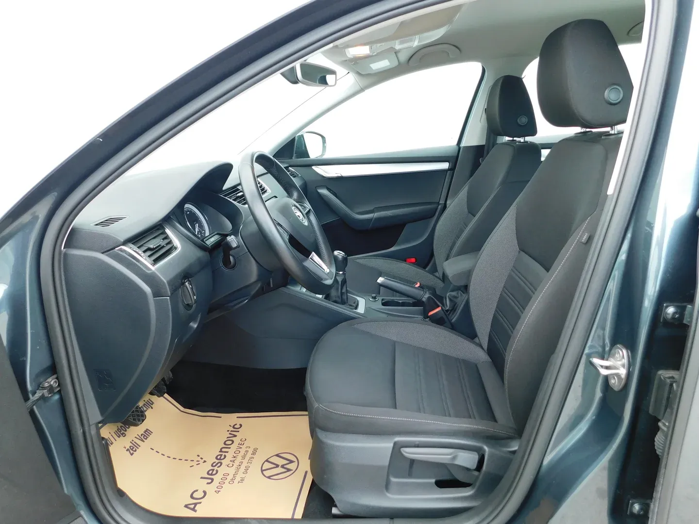 09325 škoda octavia combi ambition 1.6 tdi - slika 7
