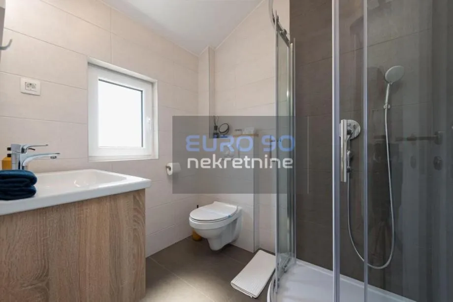 nin-namješten dvoetažan stan 84 m2, sa bazenom i pogledom na more!!! - slika 17
