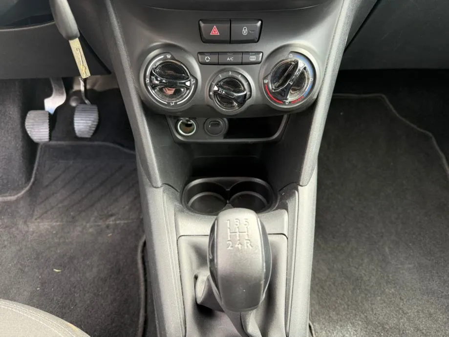 peugeot 208 1,5 bluehdi, navi, klima, tempomat, 4x garancija!!! - slika 16