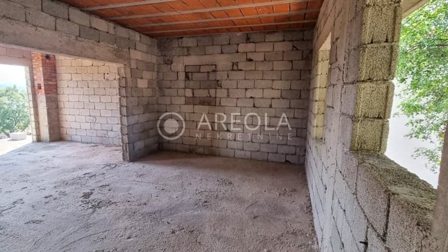 gornji humac (brač) - građevinsko zemljište s nedovršenom kućom - slika 19