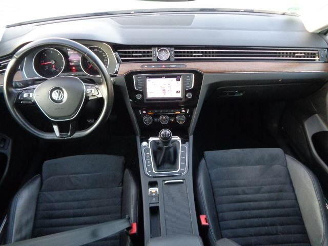 vw passat variant 2,0 tdi r line/led/navi/gr.sj./temp/pdc/ambl/alu18 - slika 10