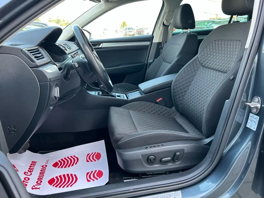 škoda superb combi 1.6 tdi dsg 2020.,reg:24.6.2026.,grij sjed, navi... - slika 11