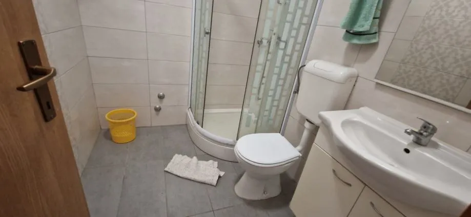 biograd - kuća (hostel) za smještaj gostiju(470m2), blizina centra - slika 14