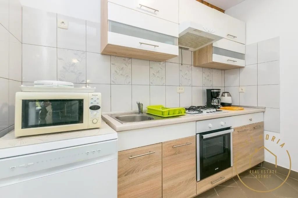 kuća u nizu sa bazenom, pula - slika 15