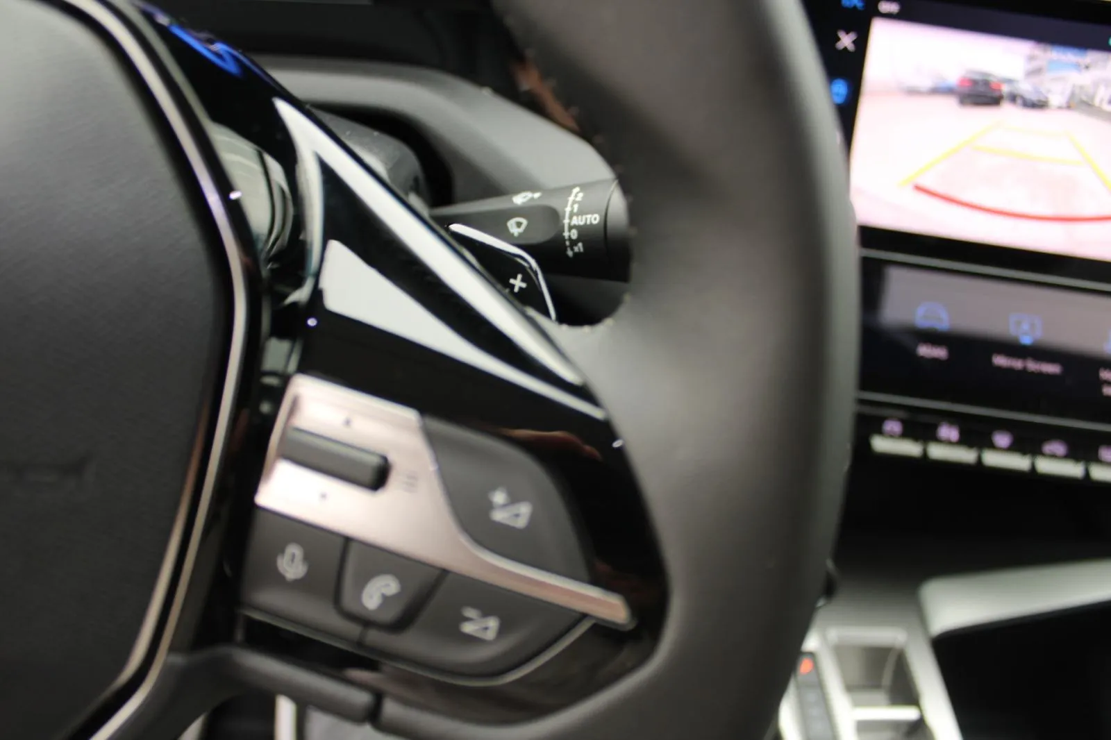 peugeot 408 1.6 hybrid 180 allure *led,navigacija,kamera* automatik - slika 17